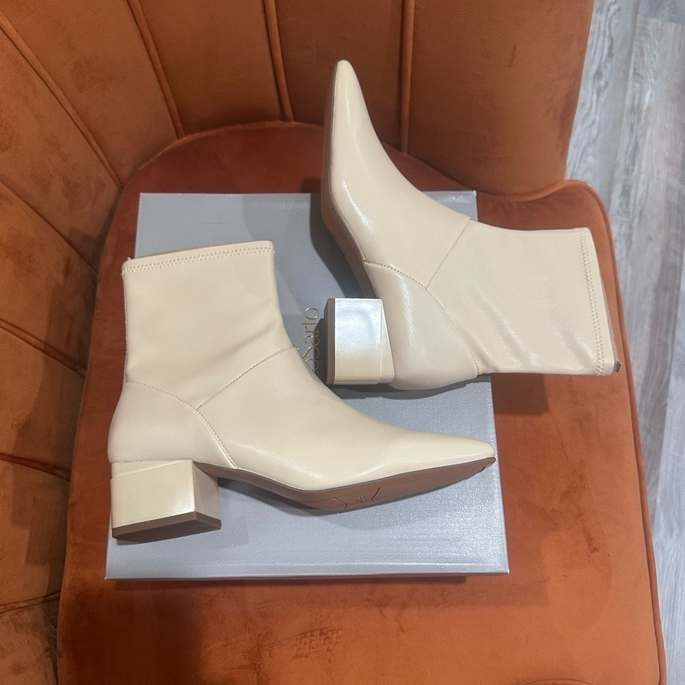 New in Box Franco Sarto Cream Ankle Booties Side Zip  Versatile Neutral Sz 8 - Picture 4 of 7